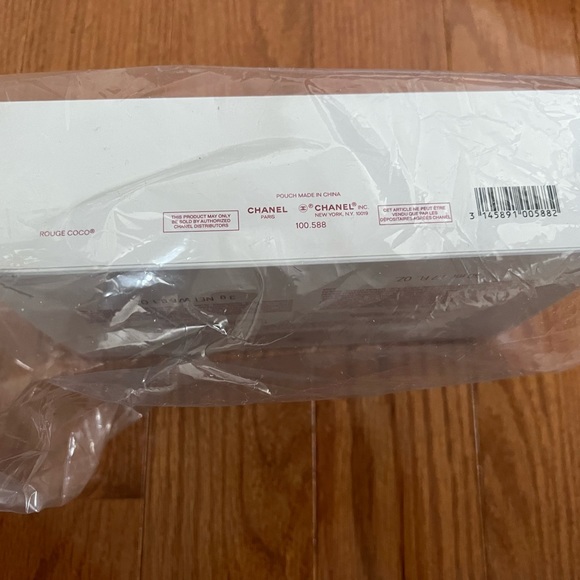 Chanel Hand Cream and Lip Balm Set - Picture 5 of 5